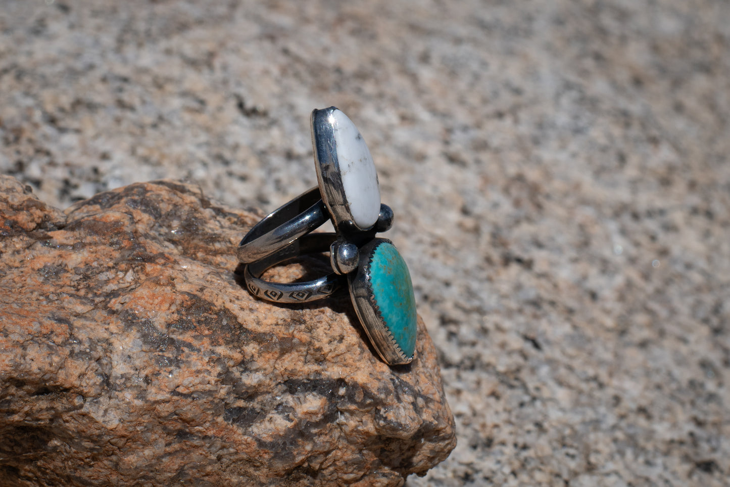 KINGMAN TURQUOISE + WHITE BUFFALO RING - 6