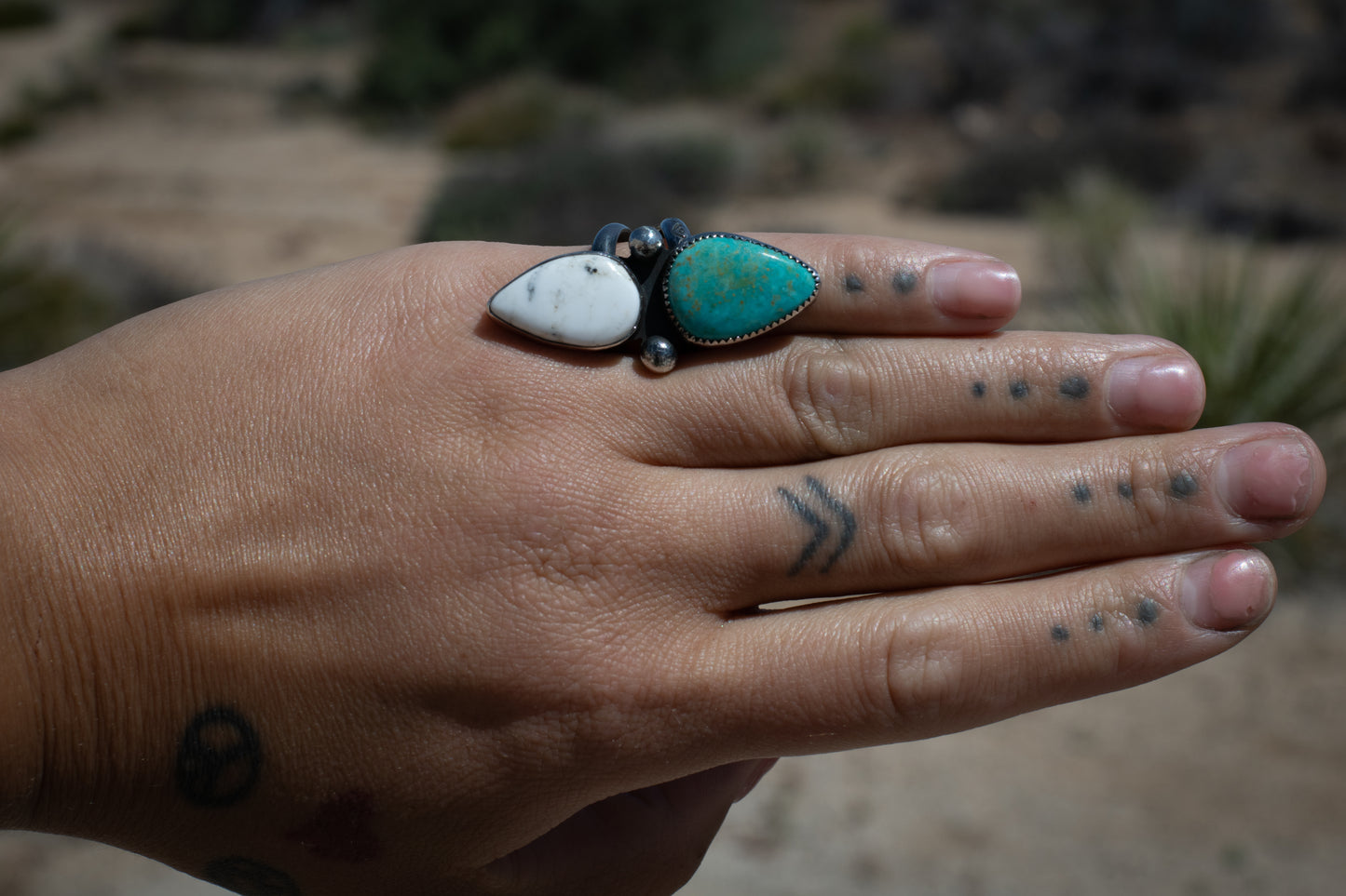 KINGMAN TURQUOISE + WHITE BUFFALO RING - 6