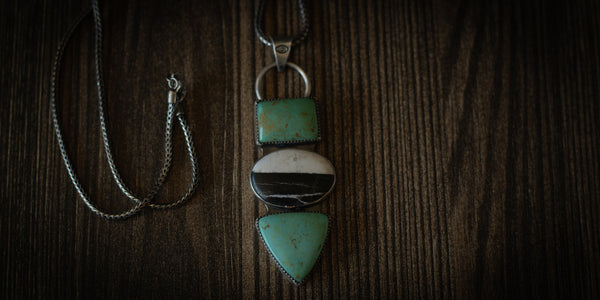 KINGMAN TURQUOISE + WHITE BUFFALO NECKLACE