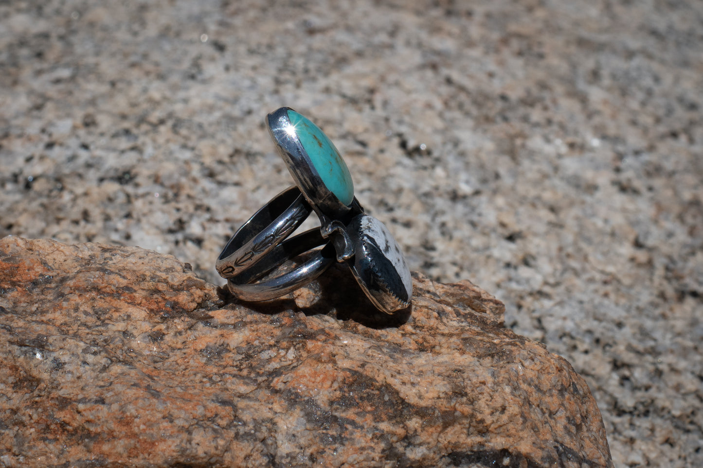 KINGMAN TURQUOISE + WHITE BUFFALO RING - 7