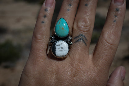 KINGMAN TURQUOISE + WHITE BUFFALO RING - 7