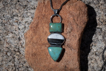 KINGMAN TURQUOISE + WHITE BUFFALO NECKLACE