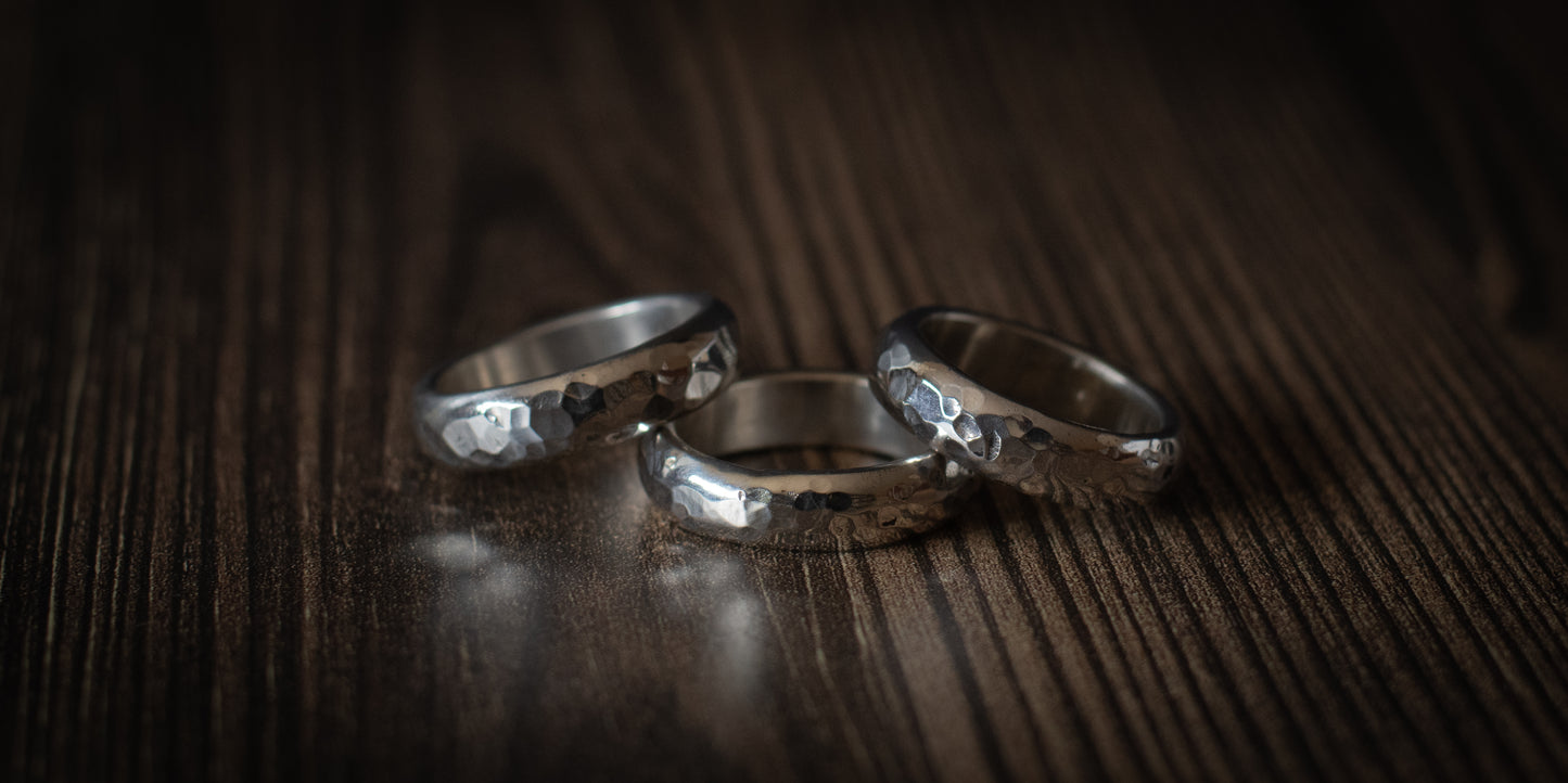 HEAVY HAMMERED RING