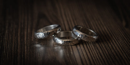 HEAVY HAMMERED RING