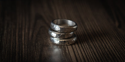 HEAVY HAMMERED RING