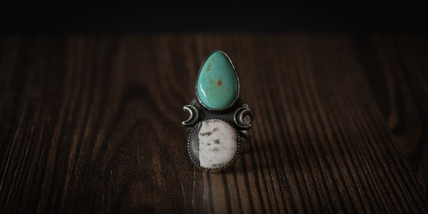 KINGMAN TURQUOISE + WHITE BUFFALO RING - 7