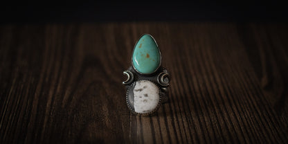KINGMAN TURQUOISE + WHITE BUFFALO RING - 7
