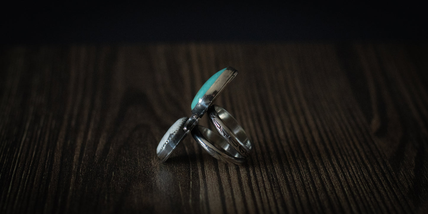 KINGMAN TURQUOISE + WHITE BUFFALO RING - 7