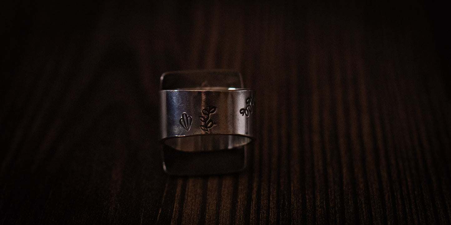 WHITE BUFFALO RING - 8.5