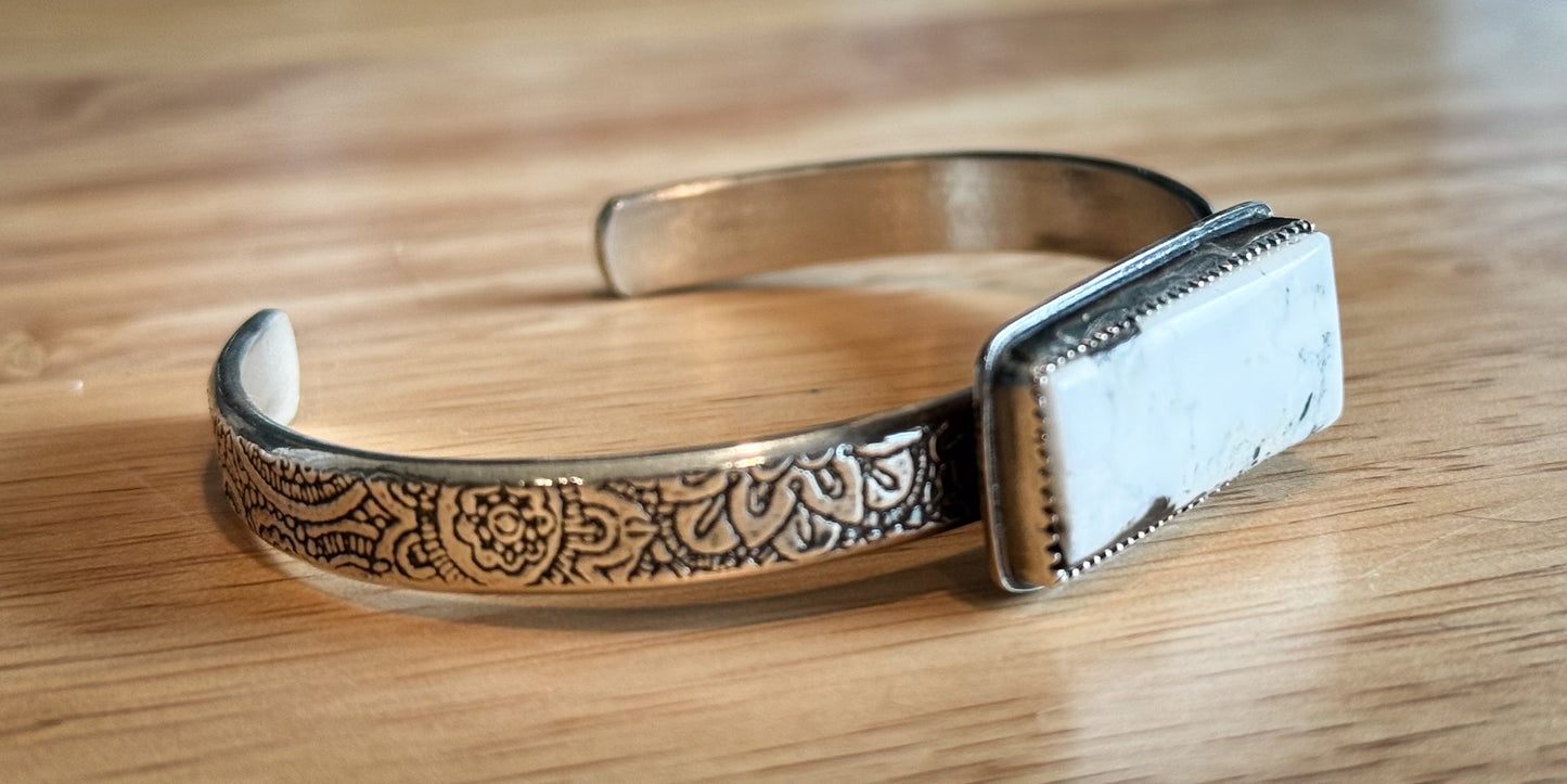 WHITE BUFFALO CUFF