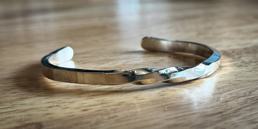 TWISTED CUFF