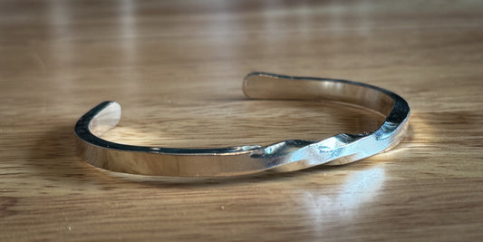 TWISTED CUFF