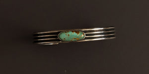 Green kingman turquoise stone set in serrated bezel and a sterling silver pattern wire. handmade sterling silver cuff